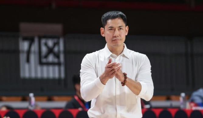八戒体育-关于曝张庆鹏接替闵鹿蕾出任北控主帅休赛期将有球员变动的信息