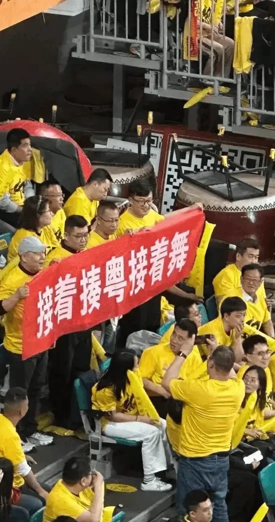 八戒体育-裁判严查恶劣行为，提高比赛纪律性(在比赛过程中裁判员判罚最严重的是哪三种犯规?)