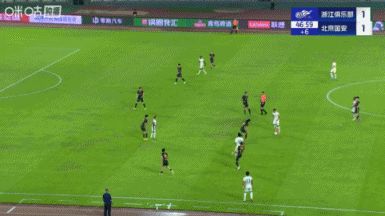 八戒体育-莱斯特城逆转胜利，积分榜稳固排名第三(莱斯特城怎么夺冠的)